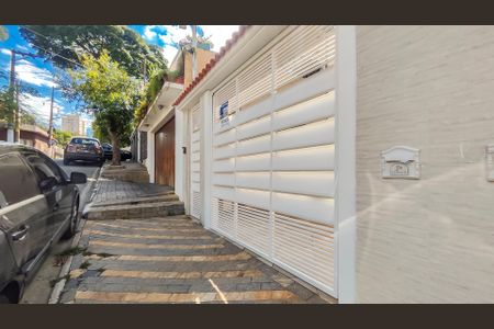 Casa para alugar com 286m², 3 quartos e 4 vagas Casa para alugar com 286m², 3 quartos e 4 vagasFachada