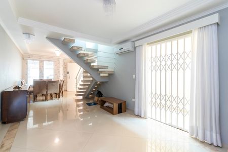 Casa para alugar com 286m², 3 quartos e 4 vagas Casa para alugar com 286m², 3 quartos e 4 vagasSala de Estar