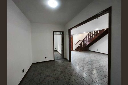 Casa à venda com 4 quartos, 398m² em Jardim Guanabara, Rio de Janeiro