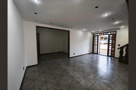 Casa à venda com 4 quartos, 398m² em Jardim Guanabara, Rio de Janeiro