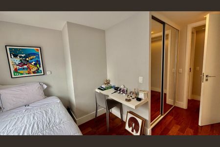 Apartamento à venda com 180m², 3 quartos e 4 vagas