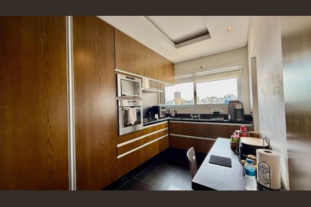 Apartamento à venda com 180m², 3 quartos e 4 vagas