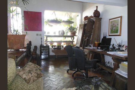 Casa à venda com 301m², 3 quartos e 3 vagas