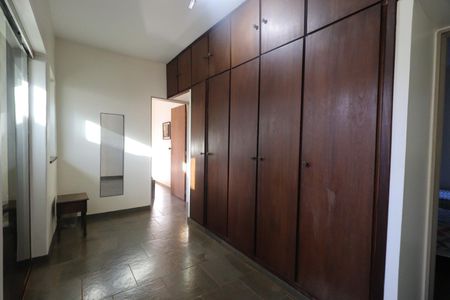 Casa para alugar com 500m², 4 quartos e 3 vagasRoupeiro