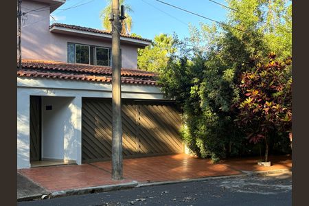 Casa para alugar com 500m², 4 quartos e 3 vagasFachada