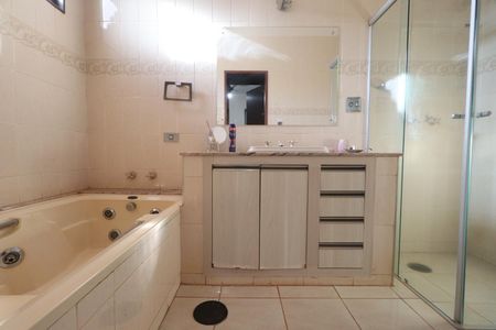 Casa para alugar com 500m², 4 quartos e 3 vagasBanheiro da Suíte 2