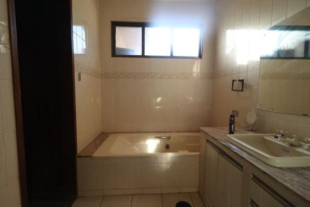 Casa para alugar com 500m², 4 quartos e 3 vagasBanheiro da Suíte 2