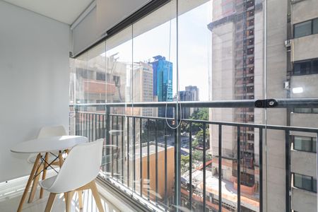 Varanda de kitnet/studio para alugar com 1 quarto, 25m² em Indianópolis, São Paulo