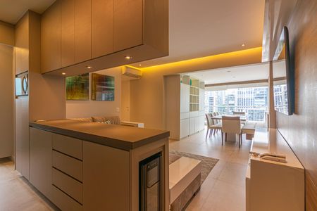 Sala de apartamento à venda com 2 quartos, 80m² em Vila Nova Conceição, São Paulo