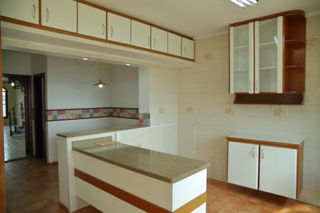 Casa para alugar com 200m², 3 quartos e 6 vagasCozinha 