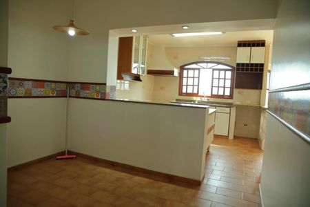 Casa para alugar com 200m², 3 quartos e 6 vagasCopa/Cozinha 