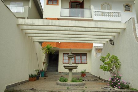 Casa para alugar com 200m², 3 quartos e 6 vagasQuintal 