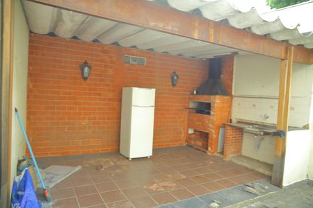 Casa para alugar com 200m², 3 quartos e 6 vagasÁrea de convivência ( churrasqueira )