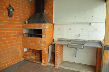 Casa para alugar com 200m², 3 quartos e 6 vagasÁrea de convivência ( churrasqueira )