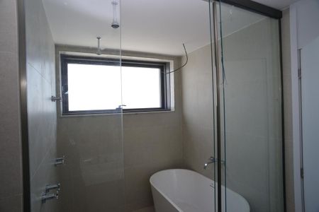 Apartamento à venda com 307m², 4 quartos e 5 vagasBanheiro Suíte Principal