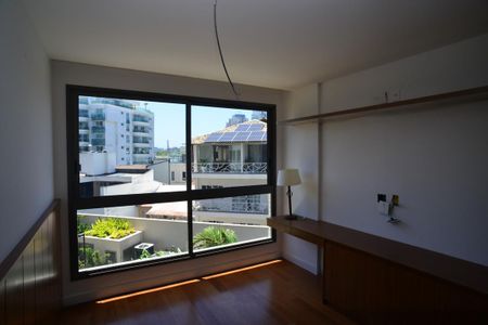 Apartamento à venda com 307m², 4 quartos e 5 vagasSuíte 2