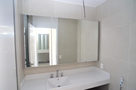 Apartamento à venda com 307m², 4 quartos e 5 vagasBanheiro Suíte 3