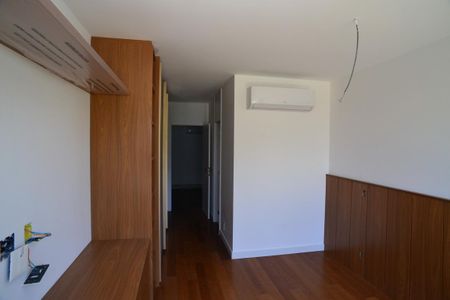 Apartamento à venda com 307m², 4 quartos e 5 vagasSuíte 2