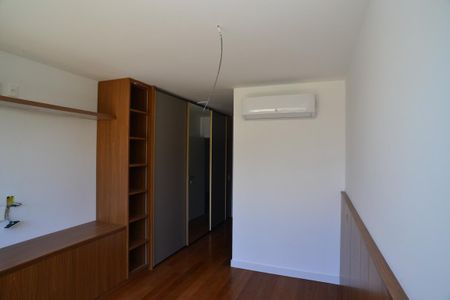 Apartamento à venda com 307m², 4 quartos e 5 vagasSuíte 2