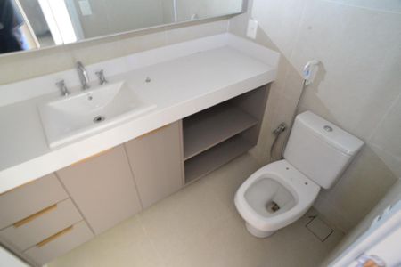 Apartamento à venda com 307m², 4 quartos e 5 vagasBanheiro Suíte 2