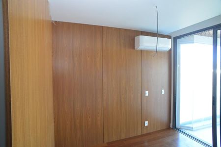 Apartamento à venda com 307m², 4 quartos e 5 vagasSuíte 1