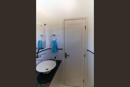 Casa de condomínio à venda com 483m², 5 quartos e 4 vagasLavabo