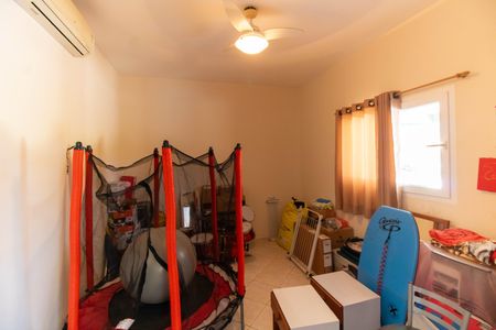 Casa de condomínio à venda com 483m², 5 quartos e 4 vagasQuarto de Serviço