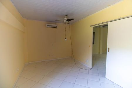 Casa de condomínio à venda com 483m², 5 quartos e 4 vagasAnexo