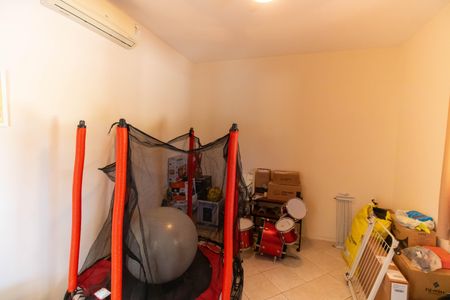 Casa de condomínio à venda com 483m², 5 quartos e 4 vagasQuarto de Serviço