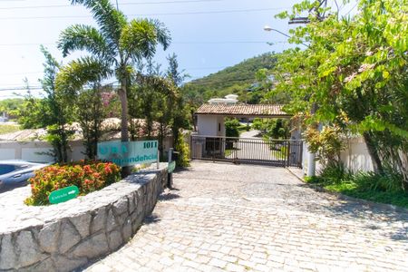 Casa de condomínio à venda com 483m², 5 quartos e 4 vagasFachada