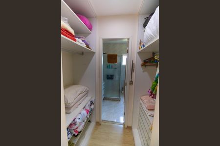 Casa de condomínio à venda com 483m², 5 quartos e 4 vagasCloset da suíte 2