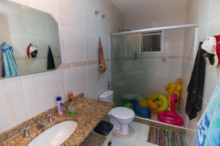 Casa de condomínio à venda com 483m², 5 quartos e 4 vagasBanheiro Externo