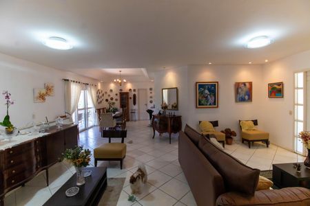 Casa de condomínio à venda com 483m², 5 quartos e 4 vagasSala