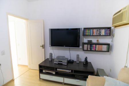 Casa de condomínio à venda com 483m², 5 quartos e 4 vagasSala de TV