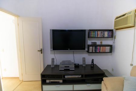 Casa de condomínio à venda com 483m², 5 quartos e 4 vagasSala de TV