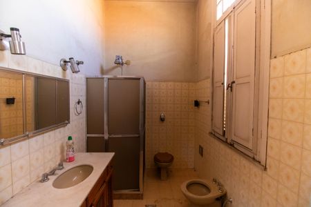 Casa à venda com 250m², 4 quartos e 3 vagas Casa à venda com 250m², 4 quartos e 3 vagasBanheiro 1