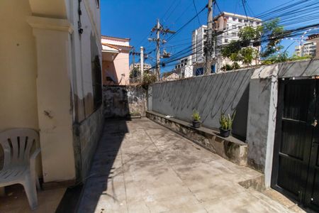 Casa à venda com 250m², 4 quartos e 3 vagas Casa à venda com 250m², 4 quartos e 3 vagasÁrea externa