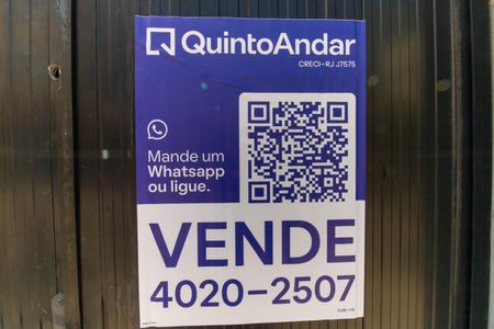 Casa à venda com 250m², 4 quartos e 3 vagas Casa à venda com 250m², 4 quartos e 3 vagasPlaquinha