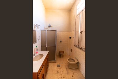 Casa à venda com 250m², 4 quartos e 3 vagas Casa à venda com 250m², 4 quartos e 3 vagasBanheiro 1