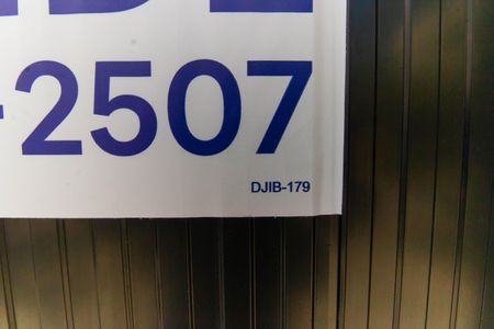 Casa à venda com 250m², 4 quartos e 3 vagas Casa à venda com 250m², 4 quartos e 3 vagasPlaquinha