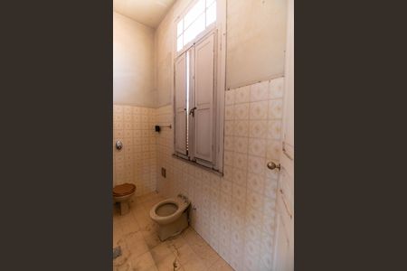 Casa à venda com 250m², 4 quartos e 3 vagas Casa à venda com 250m², 4 quartos e 3 vagasBanheiro 1