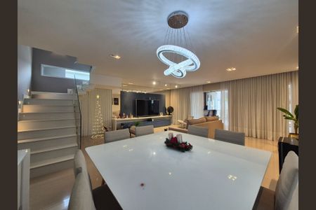 Casa de condomínio à venda com 400m², 4 quartos e 2 vagas Casa de condomínio à venda com 400m², 4 quartos e 2 vagasSala