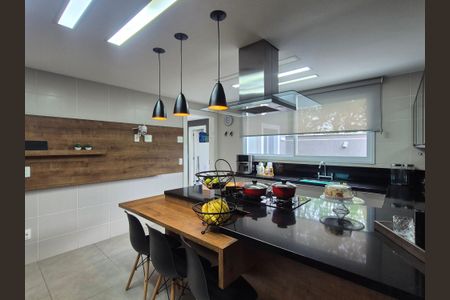 Casa de condomínio à venda com 400m², 4 quartos e 2 vagas Casa de condomínio à venda com 400m², 4 quartos e 2 vagasCozinha