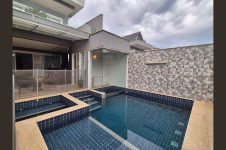 Casa de condomínio à venda com 400m², 4 quartos e 2 vagas Casa de condomínio à venda com 400m², 4 quartos e 2 vagasÁrea externa