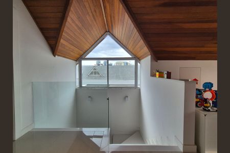 Casa de condomínio à venda com 400m², 4 quartos e 2 vagas Casa de condomínio à venda com 400m², 4 quartos e 2 vagasSótão