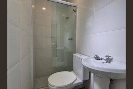 Casa de condomínio à venda com 400m², 4 quartos e 2 vagas Casa de condomínio à venda com 400m², 4 quartos e 2 vagasBanheiro de serviço