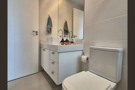 Casa de condomínio à venda com 400m², 4 quartos e 2 vagas Casa de condomínio à venda com 400m², 4 quartos e 2 vagasBanheiro suite 3