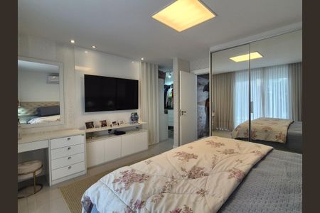 Casa de condomínio à venda com 400m², 4 quartos e 2 vagas Casa de condomínio à venda com 400m², 4 quartos e 2 vagasSuíte 1