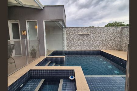 Casa de condomínio à venda com 400m², 4 quartos e 2 vagas Casa de condomínio à venda com 400m², 4 quartos e 2 vagasÁrea externa