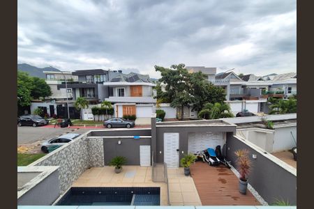 Casa de condomínio à venda com 400m², 4 quartos e 2 vagas Casa de condomínio à venda com 400m², 4 quartos e 2 vagasVista